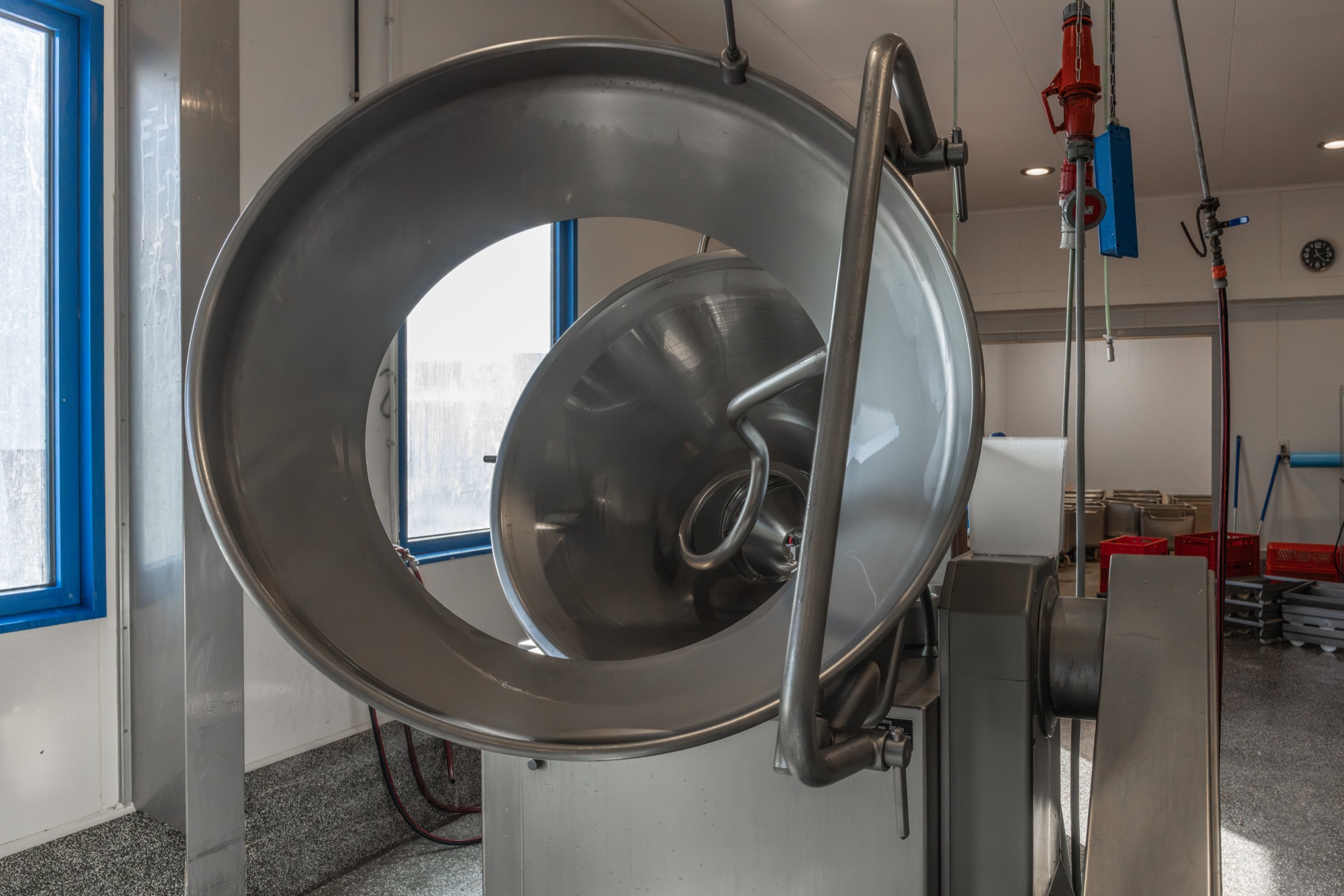 Vacuümtumbler in de productieruimte van Uildriks BV